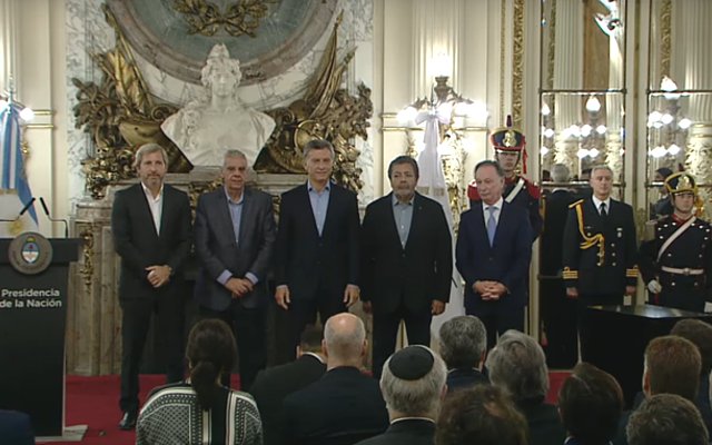 Mauricio Macri en el acto por la firma del Acuerdo Federal por la Construcción en Casa Rosada