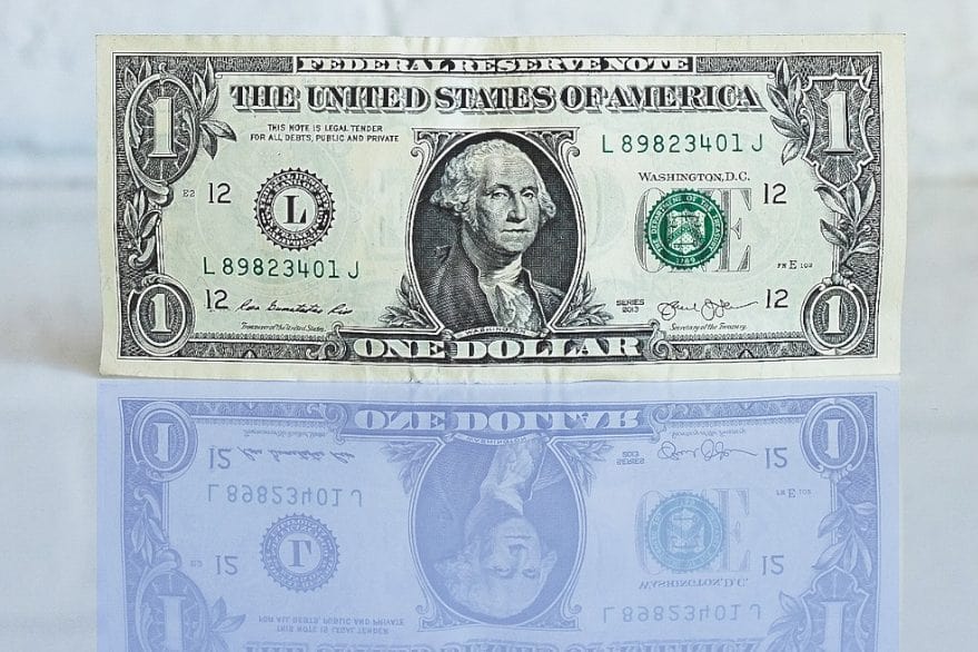 billete de dólar oficial y blue